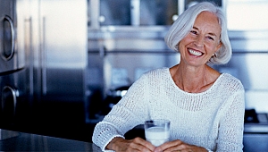 Menopoz döneminde light süt içerek kalsiyum ihtiyacınızı karşılayın