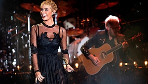 SILA HAYRANLARINDAN’’ AŞKSIN SEN SILA’ TEZAHÜRATI