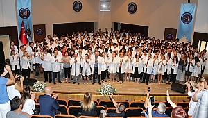 Tıp Fakültesinin yeni öğrencileri 