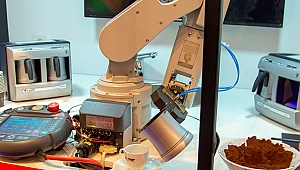 Türk Kahvesi Servis Eden Japon Robot Sanayicilerin Sağ Kolu Olmaya Aday 