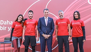 VODAFONE 40. İSTANBUL MARATONU ÖNCESİNDE VODAFONE PARK’TA SAHAYA İNİLDİ