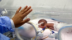 550 gram doğan Ayşenur bebek yaşam mücadelesi veriyor