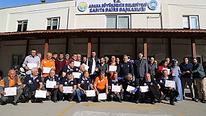 Adana'da seyyar satıcılar forma giyecek