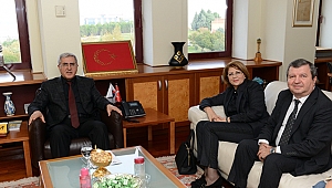 Azerbaycan Ankara Büyükelçiliği Eğitim Müşaviri Nesibova, Üniversitemizi Ziyaret Etti