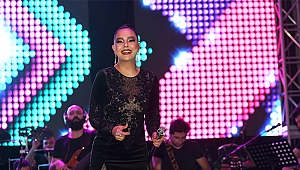 BÜYÜLÜ BİR GECE YAŞATTI