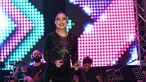 BÜYÜLÜ BİR GECE YAŞATTI