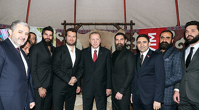 Cumhurbaşkanı Recep Tayyip Erdoğan TRT’nin “Diriliş Ertuğrul” ekibiyle buluştu!