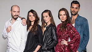 DENİZ UĞUR HEM YAZDI, HEM OYNUYOR.