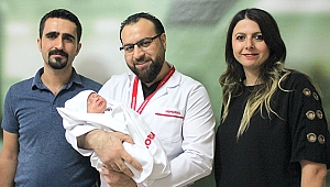 DOĞDUĞU GÜN YAPILAN AMELİYATLA YENİDEN YAŞAMA TUTUNDU