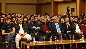 “Edebiyatı çok severim. Belki sinemadan bile çok severim.”