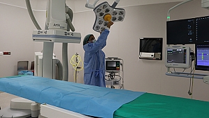 Hassas operasyonlar hibrit ameliyathanede yapılıyor
