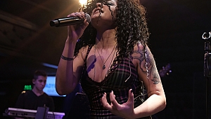 Melek Mosso: ''Bir Kadını Kimse İtip Kakamaz''