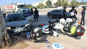 Otomobil askeri araç ve polis motosikletlerine çarptı: 3 yaralı