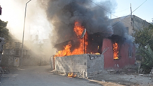 Tarsus'ta Ev Yandı!