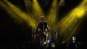 TEOMAN BİZİ DİSCOYA GÖTÜR DİSCO TALEBİNE TEBESSÜMLÜ VETO