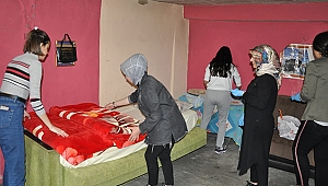 Üniversite Öğrencilerinden Örnek Davranış