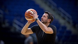 VODAFONE’UN ÜNLÜLER TAKIMI MARATONA HAZIR