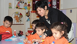 Zeliha öğretmen kansere öğrencileriyle karşı koyuyor