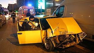 Adana'da 3 araca çarpan sürücü kaçtı