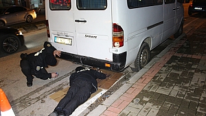 Adana’da kedinin yardımına türk polisi koştu