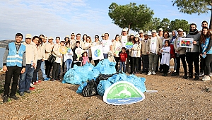 Aras Kargo çalışanları, 2,5 ton atığın denize karışmasını önledi