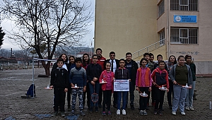 Burdur'da köy okuluna spor malzemesi yardımı