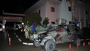 Eşi ve oğlunu öldüren baba yakalanacağını anlayınca kendisini yaraladı