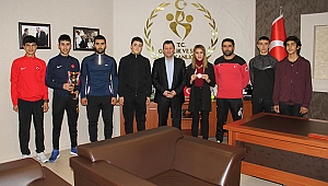 HALİME UZUNGÜNDEŞ'DEN KÜREKTE BRONZ MADALYA