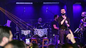 Mehmet Erdem Türkü Söylerken Kendinden Geçti