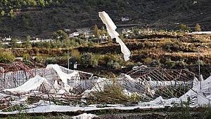 Mersin'de hortum seralara zarar verdi