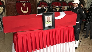 Meslektaşlarına yardım ederken şehit olan polis için tören