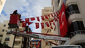 Şehit Emniyet Müdürü Verdi'nin babaevine Türk bayrakları asıldı