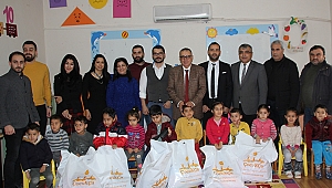 Serik'teki öğrencilere kıyafet yardımı yapıldı