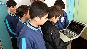 Suriyeli yetim çocuklar AA'nın 