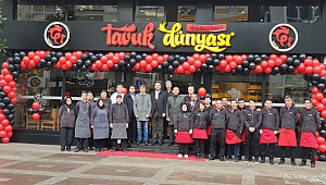 Tavuk Dünyası aynı günde 3 cadde restoran açılışı