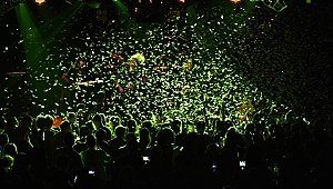 Teoman'dan Sahnede Hokus Pokuz Yaptı