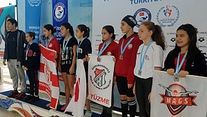 YÜZMEDE SPORCULARIMIZDAN GÜMÜŞ VE BRONZ MADALYA
