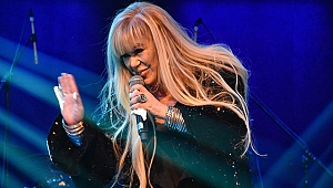 ZERRİN ÖZER'LE GEÇMİŞE YOLCULUK