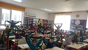 ANTALYADA ÇOCUKLARDAN MEHMETÇİĞE YARDIM