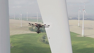 RÜZGAR TÜRBİNLERİNİN BAKIMLARINI DRONELER YAPIYOR