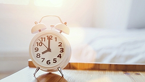 YAPAY IŞIĞA MARUZ KALMAK CİLDE ZARAR VERİYOR 