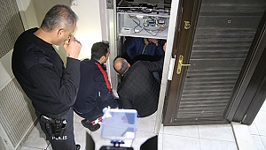 ASANSÖRDE MAHSUR KALDILAR