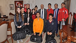 Başarılı sporcular ödüllendirildi