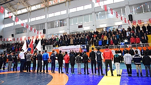 Başkan Erkoç’a Güreş Plaketi