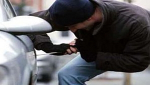 Cezaevinden kaçtı araba çalarken yakalandı!