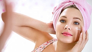 CİLDİMİZİ HIZLA YAŞLANDIRAN DOĞRU BİDİĞİMİZ YANLIŞLAR