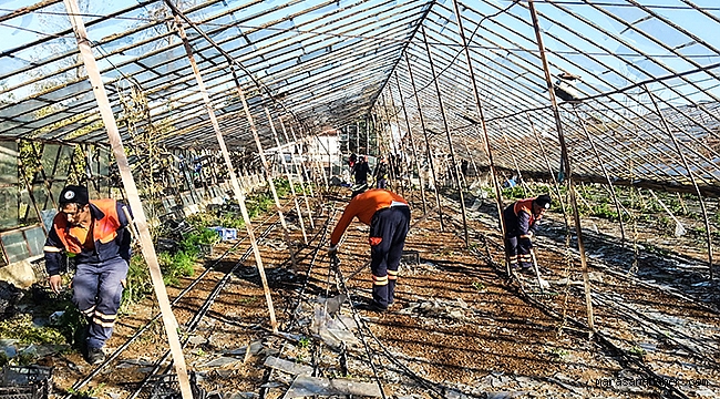 Muratpaşa Belediyesi Afet mağdurlarına yardım ediyor