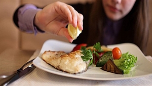 Omega 3’ü Öldürmemek için Balığa Limon Sıkmayın