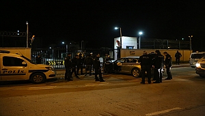 Polisten kaçtı, emniyet müdürlüğünün duvarına arptı!