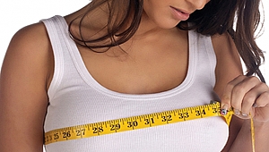 Sigarayı bırakmadan göğüs büyütülmüyor!